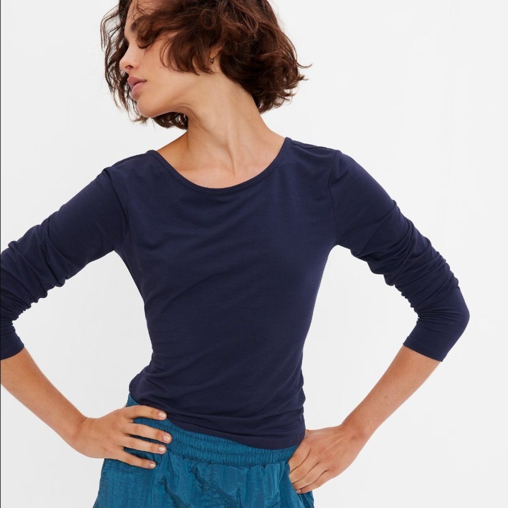 NWT GapFit Breathe Open Back Twist T-Shirt NAVY